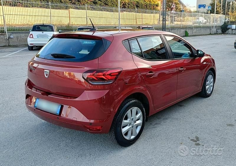 Usata Dacia Sandero Comfort 66 CV (48 kW) 2021 Rosso Berlina