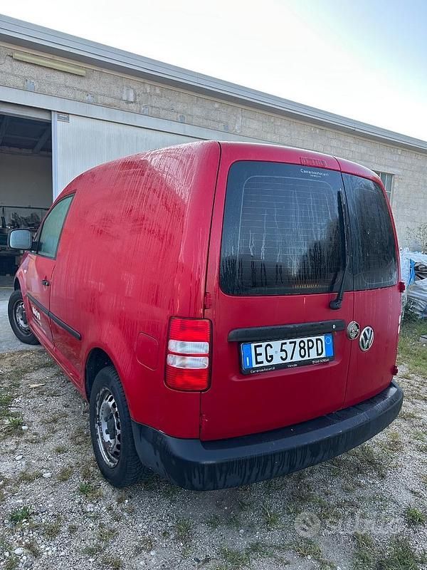 Usata VW Caddy 2011 Rosso Monovolume