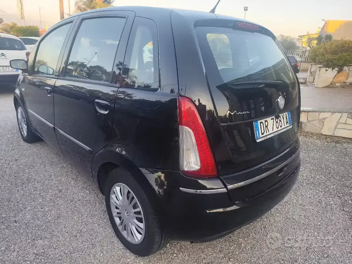 Usata Lancia Musa 77 CV (56 kW) 2008 Nero Monovolume