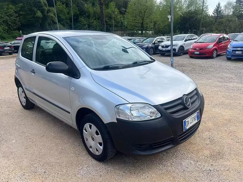 Usata VW Fox 75 CV (55 kW) 2008 Grigio Utilitaria