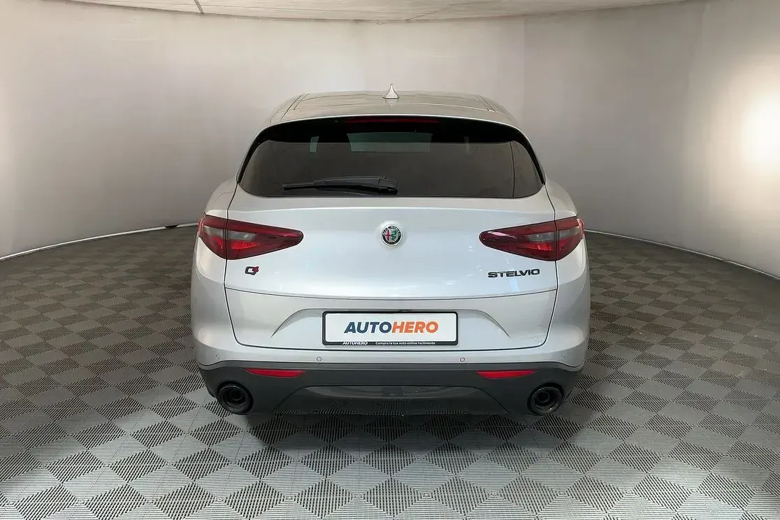 Usata Alfa Romeo Stelvio Sprint 190 CV (139 kW) 2021 Argento SUV