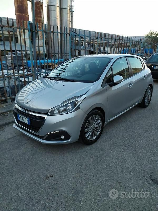 Begagnad Peugeot 208 75 HK (55 kW) 2017 Halvkombi