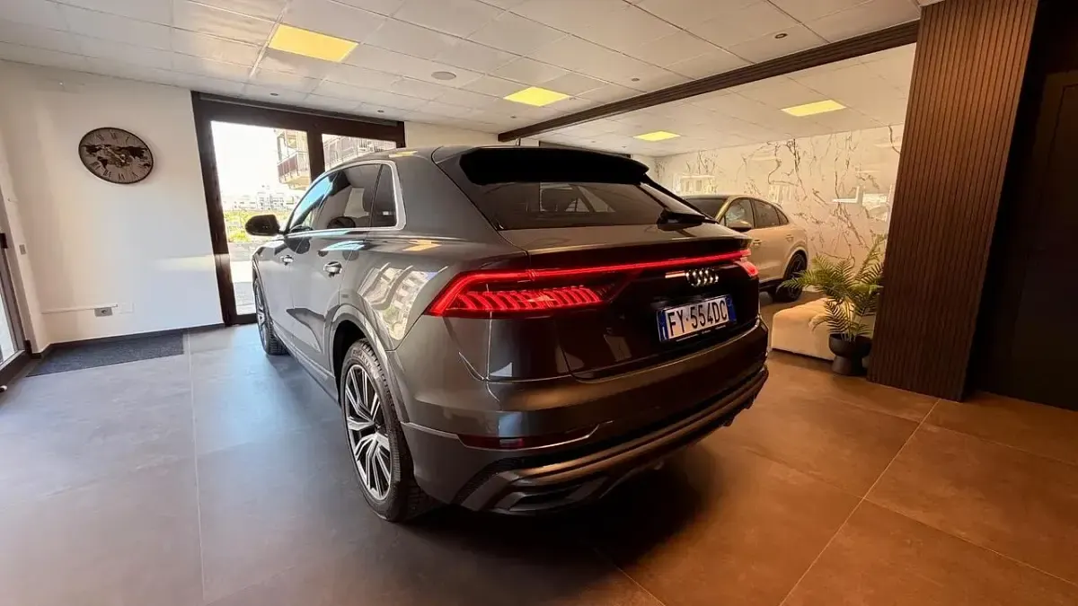 Usata Audi Q8 Sport 285 CV (209 kW) 2019 Grigio SUV
