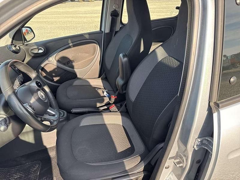 Usata Smart ForFour Electric Drive Passion 41 kW (56 CV) 2022 Argento Utilitaria