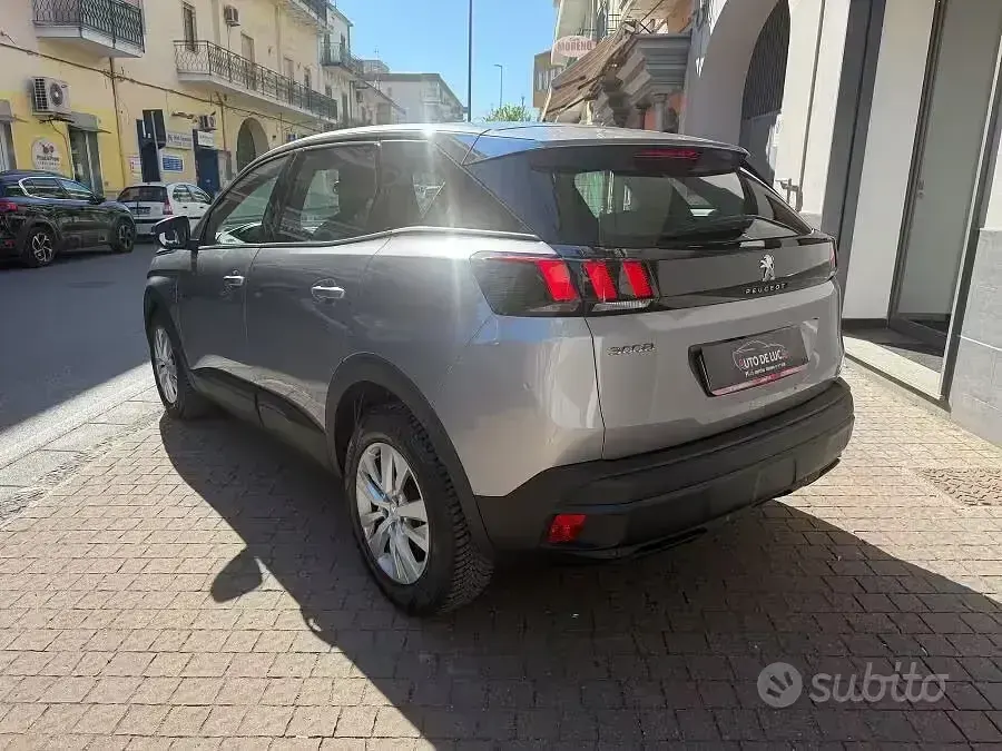 Usata Peugeot 3008 Business-Line 131 CV (96 kW) 2024 Grigio SUV