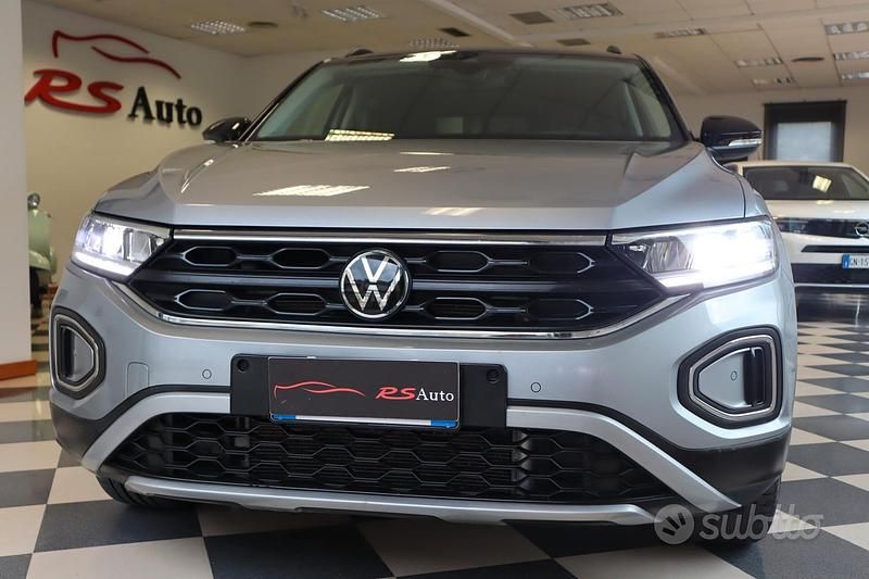 Usata VW T-Roc Style 150 CV (110 kW) 2023 Grigio SUV