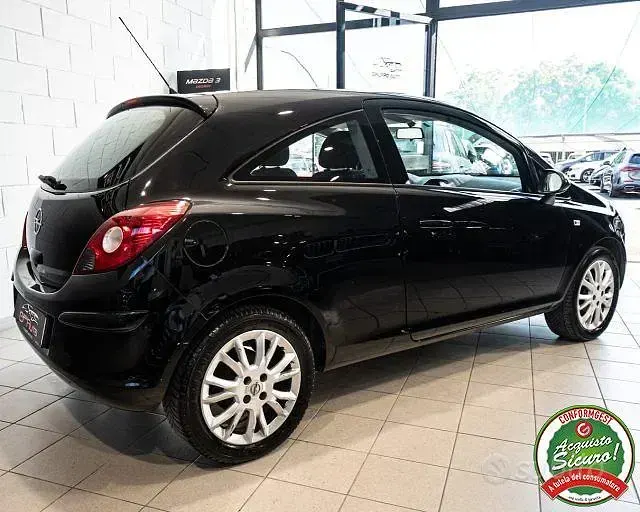 Używany Opel Corsa Club 80 KM (58 kW) 2009 Czarny Hatchback
