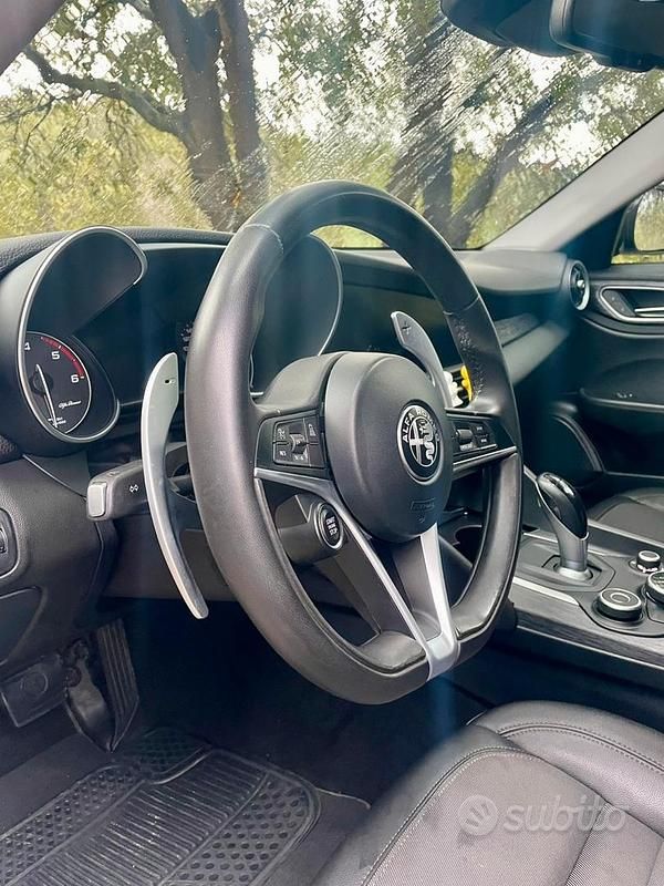 Usata Alfa Romeo Giulia Super 160 CV (117 kW) 2018 Grigio Berlina