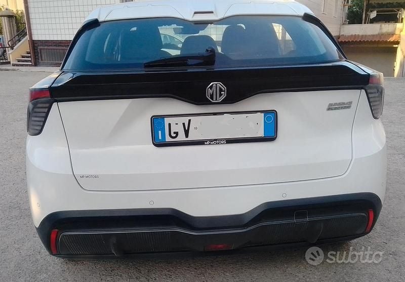 Usata MG MG4 EV 125 kW (170 CV) 2024 Bianco Utilitaria