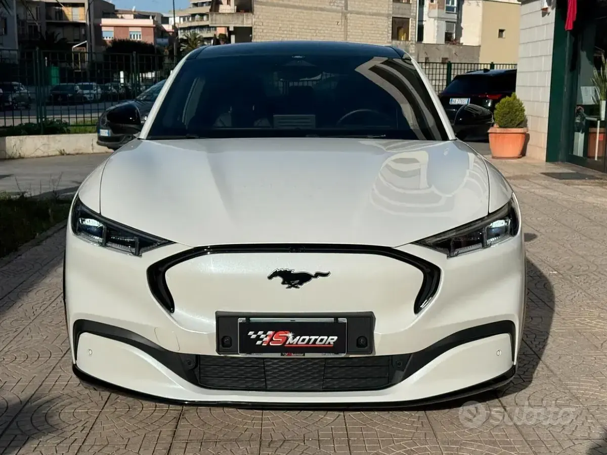 Usata Ford Mustang Extended Range 169 CV (124 kW) 2021 Bianco Berlina