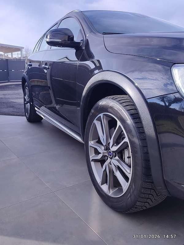 Usata Volvo V60 CC Momentum 150 CV (110 kW) 2017 Station wagon