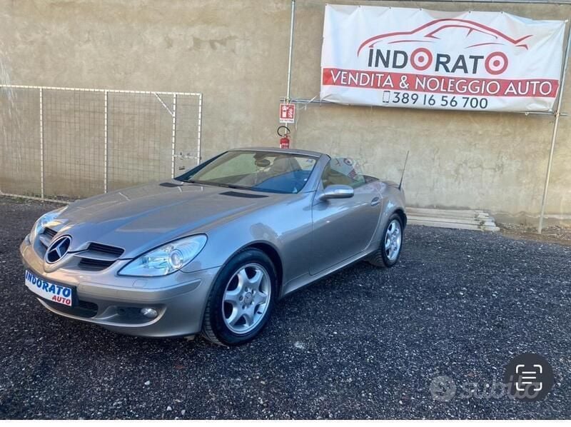 Grigio Usata 2005 Mercedes SLK200 Cabrio | 9990 € (Ottimo prezzo) - Immagine 1/4