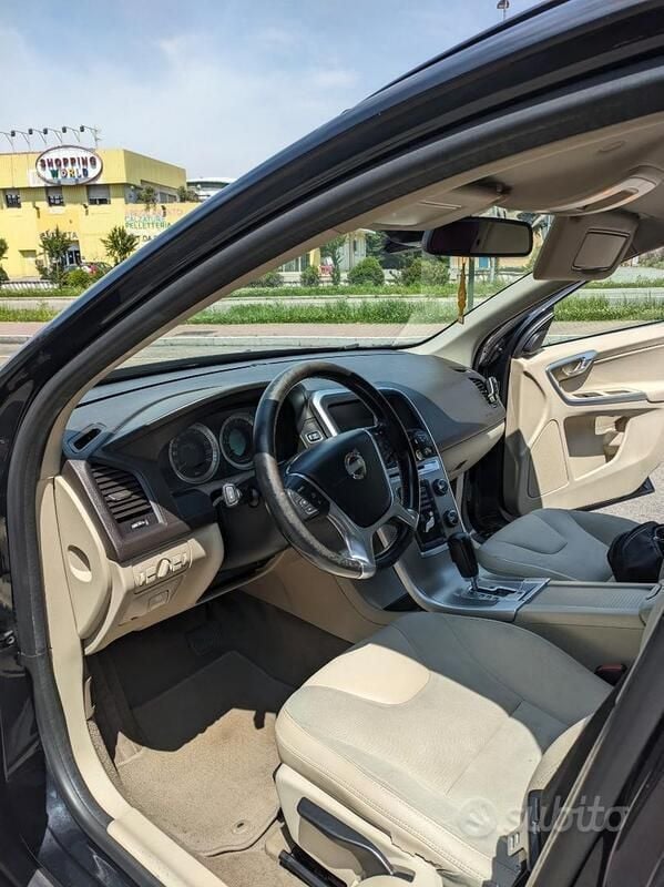 Nero Usata 2011 Volvo XC60 SUV | 8990 € (Buon prezzo) - Immagine 1/4