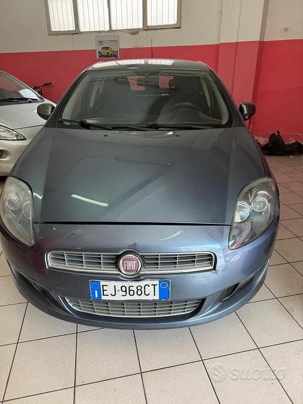 Marrone Usata 2011 Fiat Bravo Dynamic Due volumi | 3200 € (Ottimo prezzo) - Immagine 1/4