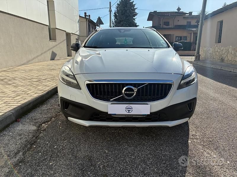 Usata Volvo V40 CC 120 CV (88 kW) 2018 Bianco Station wagon