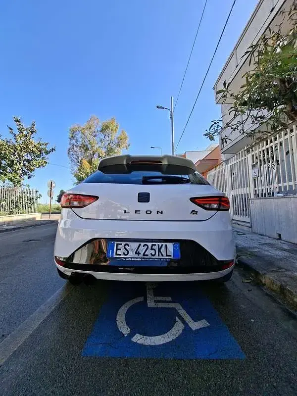 Usata Seat Leon SC FR 122 CV (89 kW) 2013 Bianco Utilitaria