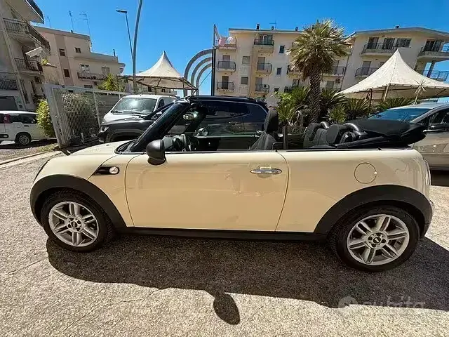 Usata Mini One Cabriolet 98 CV (72 kW) 2014 Bianco Cabrio