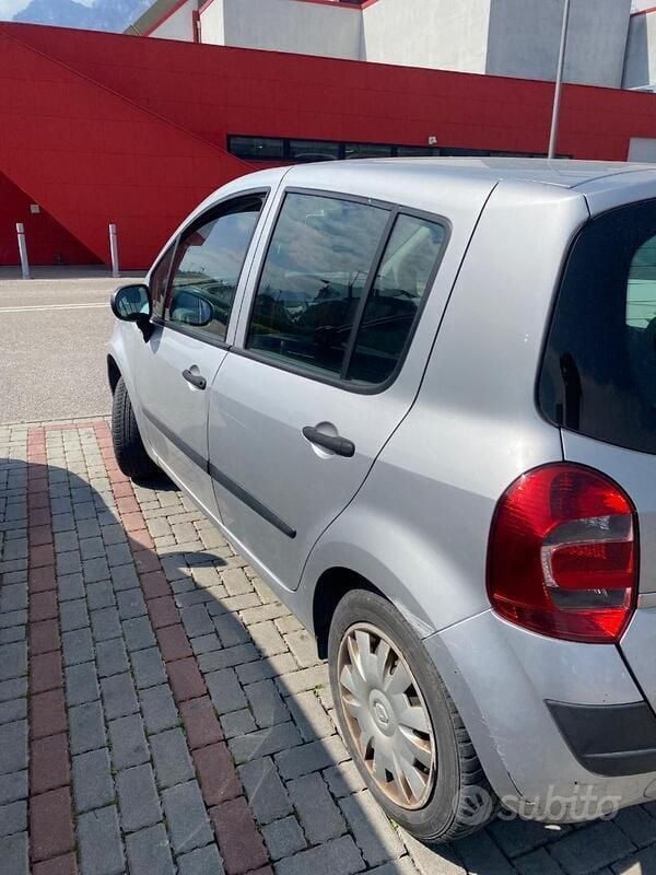 Grigio Usata 2009 Renault Modus Monovolume | 2500 € (Buon prezzo) - Immagine 1/4