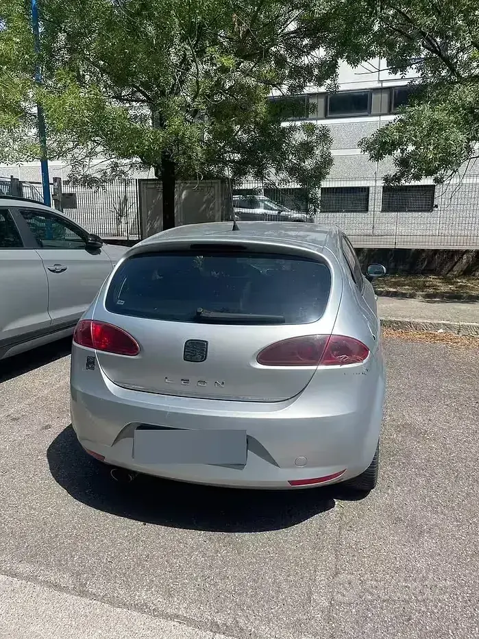 Usata Seat Leon Stylance 105 CV (77 kW) 2005 Grigio Utilitaria