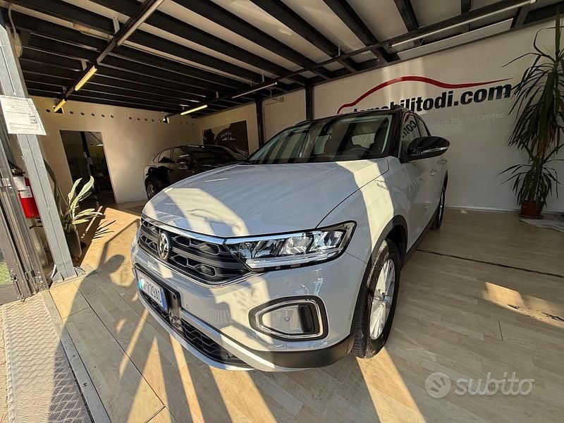 Usata VW T-Roc Life 116 CV (85 kW) 2024 Grigio SUV