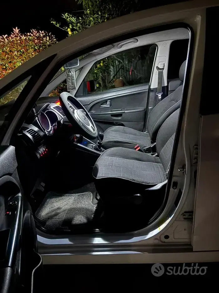 Usata Kia Venga 90 CV (66 kW) 2012 Bianco Utilitaria