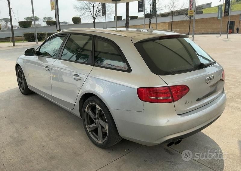 Usata Audi A4 Advanced 143 CV (105 kW) 2012 Grigio Berlina