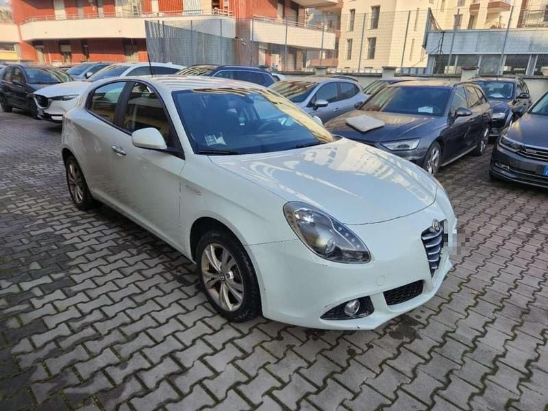 Usata Alfa Romeo Giulietta Distinctive 120 CV (88 kW) 2015 Bianco Utilitaria