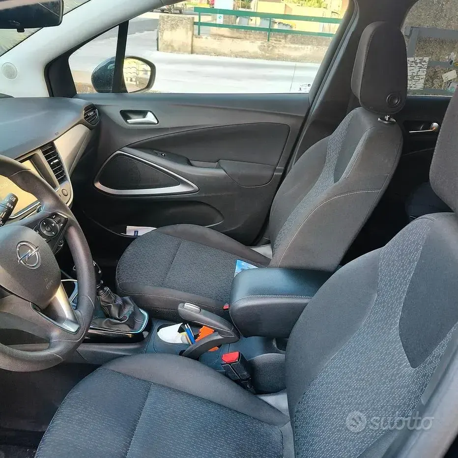 Usata Opel Crossland X S 102 CV (75 kW) 2018 Bluazzurro SUV