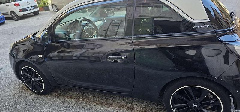 Usata Opel Adam Glam 101 CV (74 kW) 2013 Utilitaria