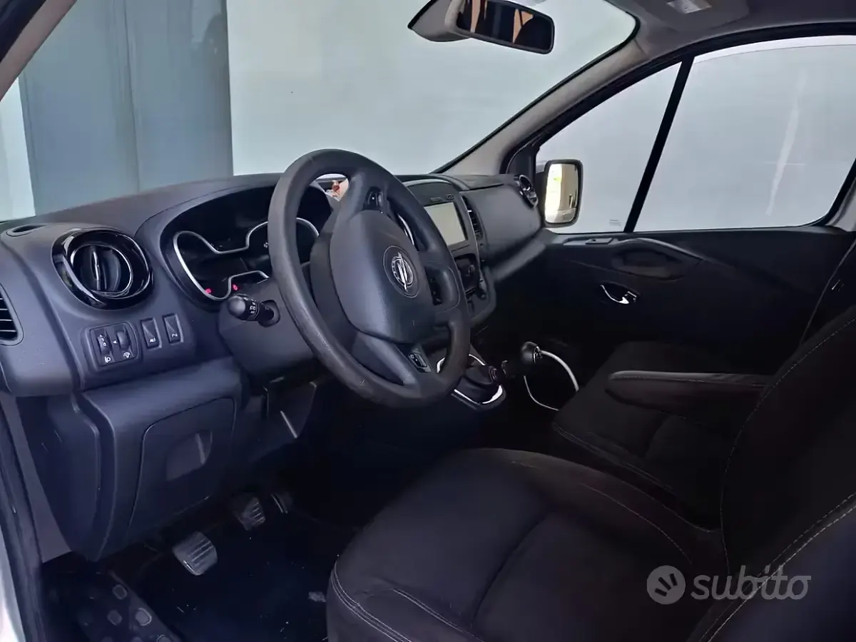 Usata Opel Vivaro 125 CV (91 kW) 2017 Grigio Monovolume