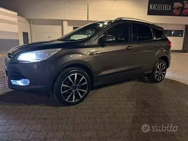 Usata Ford Kuga 140 CV (102 kW) 2014 Grigio SUV