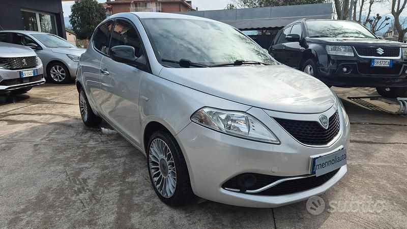 Usata Lancia Ypsilon Gold 69 CV (50 kW) 2017 Grigio Utilitaria