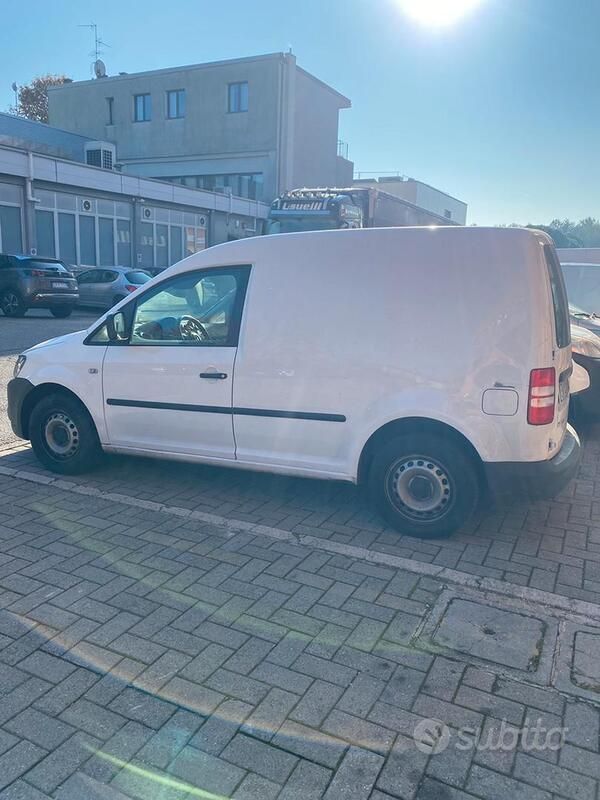 Usata 2012 VW Caddy Monovolume | 3000 € (Super prezzo) - Immagine 1/4