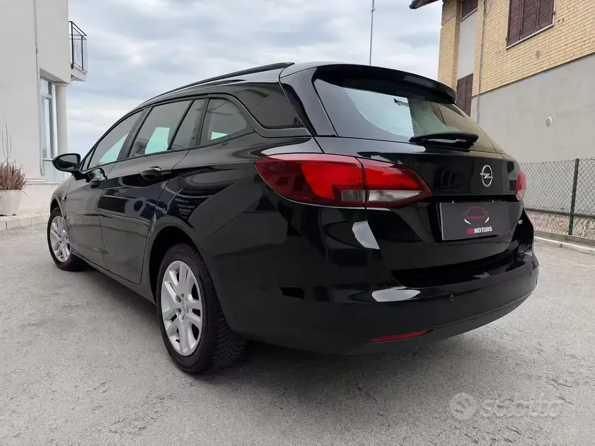 Usata Opel Astra 110 CV (80 kW) 2016 Nero Station wagon