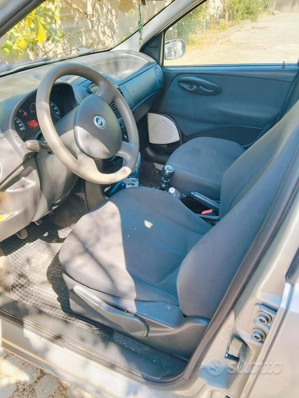 Usata Fiat Punto 60 CV (44 kW) 2001 Utilitaria