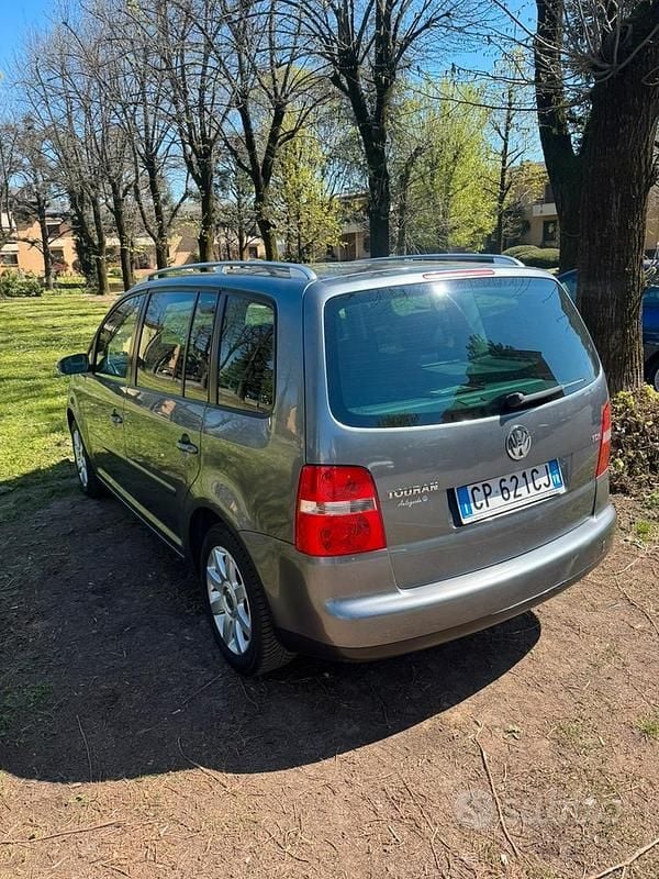 Usata VW Touran 2004 Grigio Monovolume