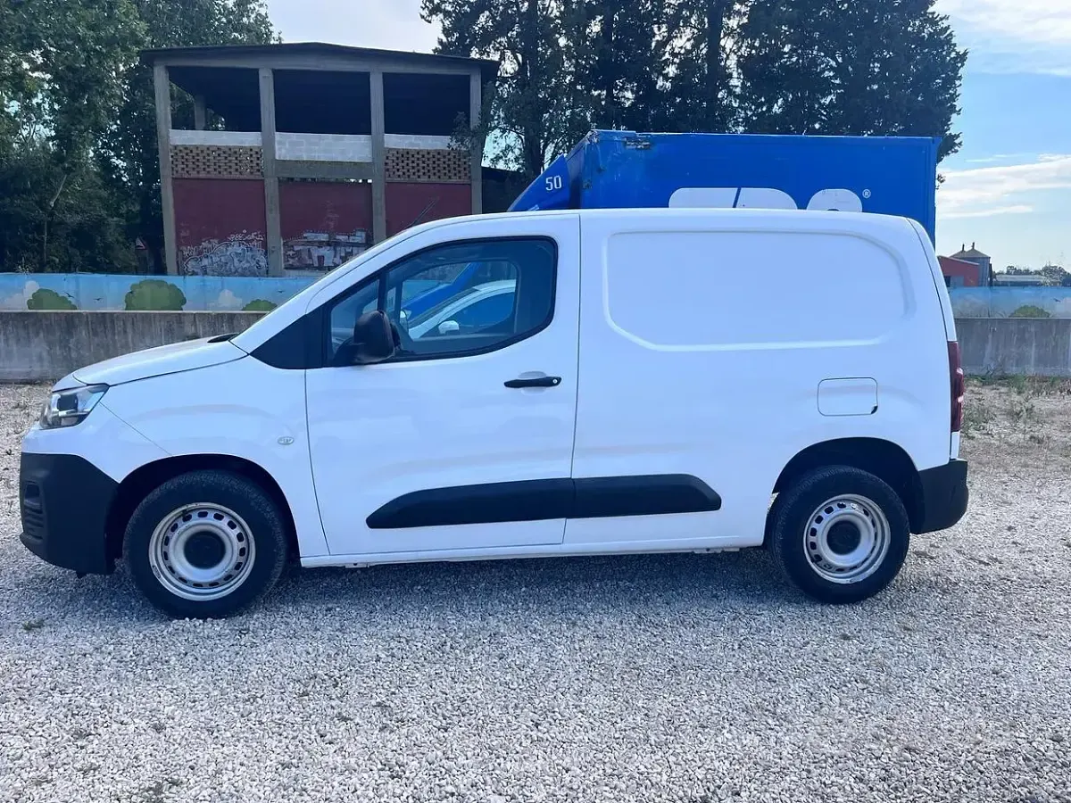Usata Citroën Berlingo 102 CV (75 kW) 2022 Bianco Monovolume