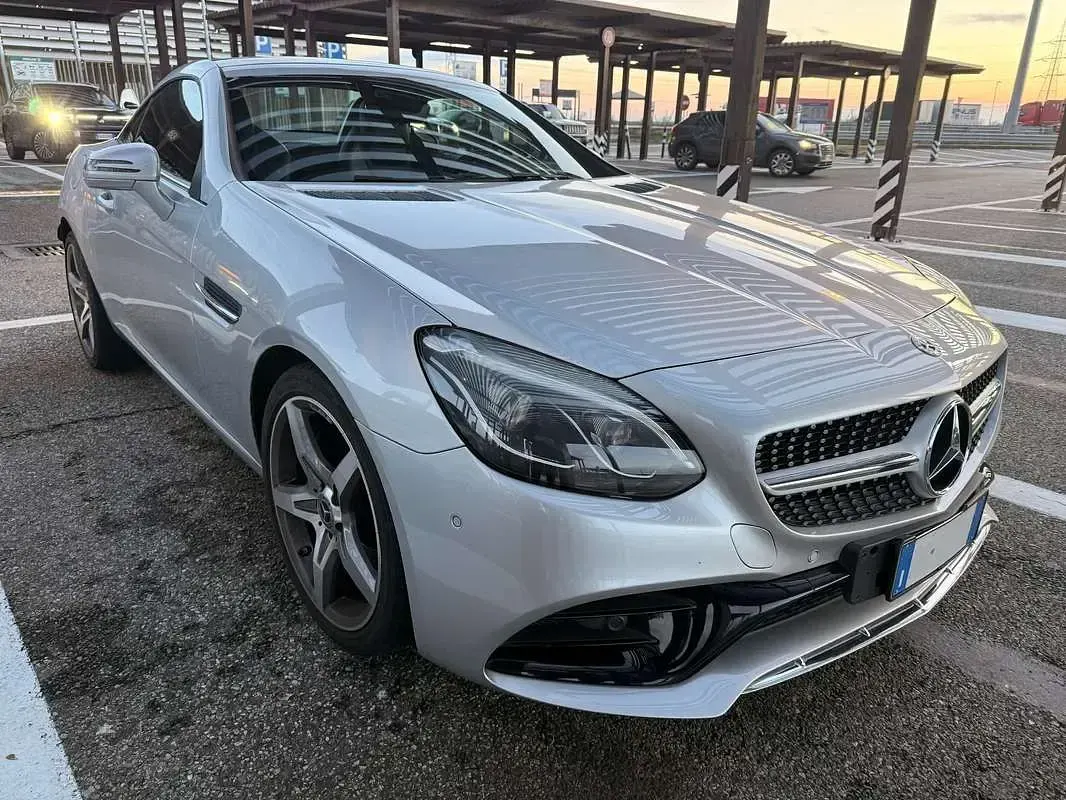 Usado Mercedes SLC180 AMG line 156 CV (114 kW) 2018 Plateado Descapotable