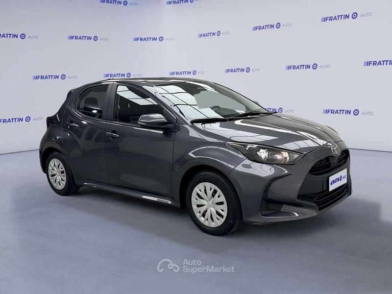 Usata Toyota Yaris Hybrid Active 92 CV (67 kW) 2025 Dark grey Berlina