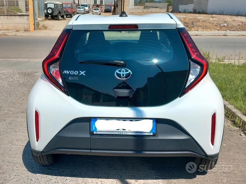 Usata Toyota Aygo X 72 CV (52 kW) 2022 Bianco SUV