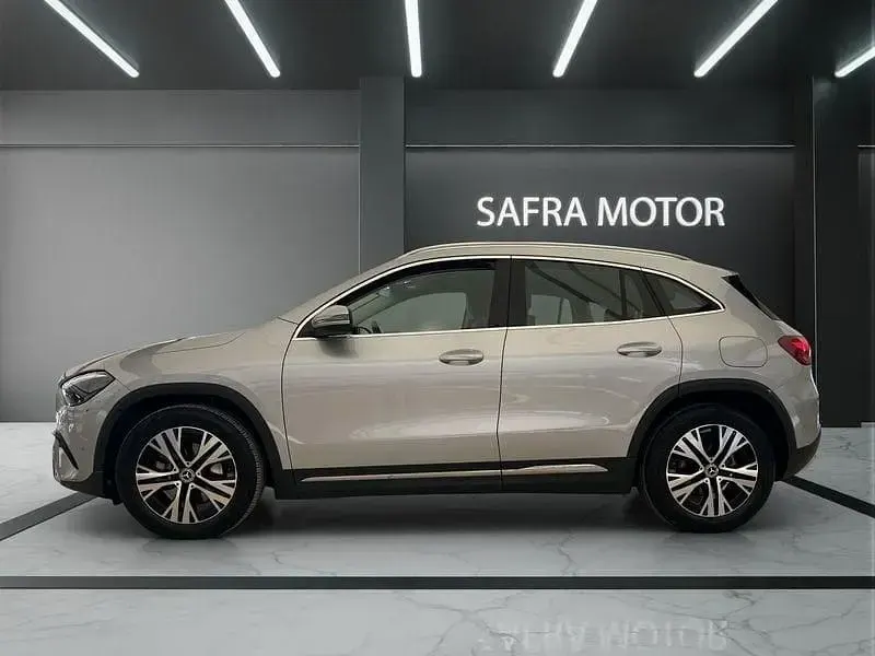 Usata Mercedes GLA180 Advanced 116 CV (85 kW) 2025 Argento SUV