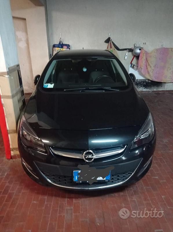 Usata Opel Astra 60 CV (44 kW) 2013 Nero Berlina