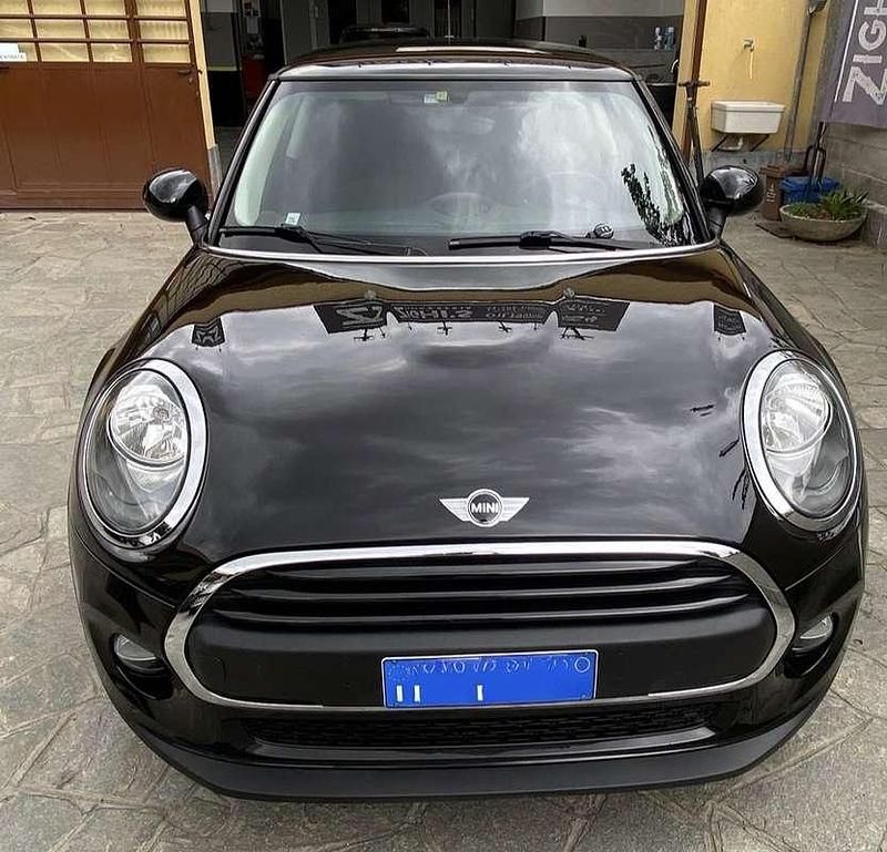 Begagnad Mini ONE 75 HK (55 kW) 2017 Svart Halvkombi