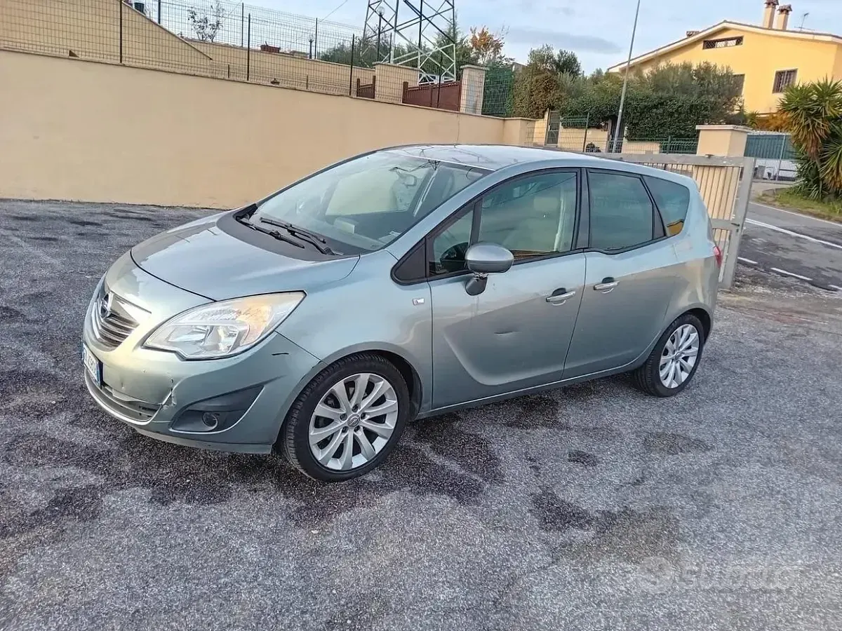 Usata Opel Meriva 101 CV (74 kW) 2012 Grigio Monovolume