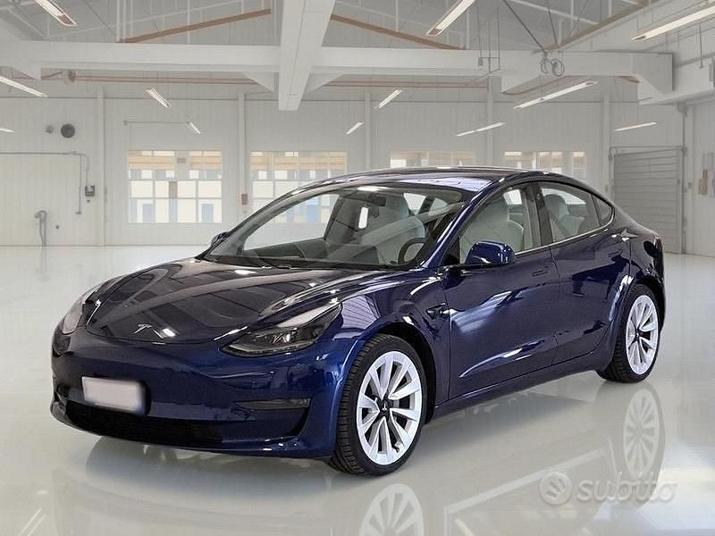 Blu Usata 2021 Tesla Model 3 Tre volumi | 28.100 € (Buon prezzo) - Immagine 1/4