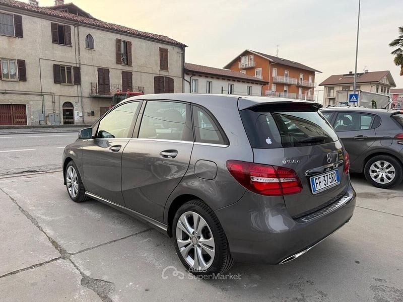 Käytetty Mercedes B160 Executive 109 HP (80 kW) 2016 Harmaa Tila-auto