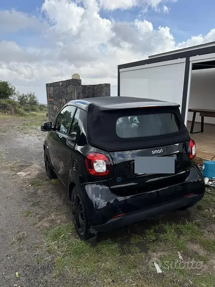Usata Smart ForTwo Electric Drive 41 kW (56 CV) 2022 Nero Cabrio