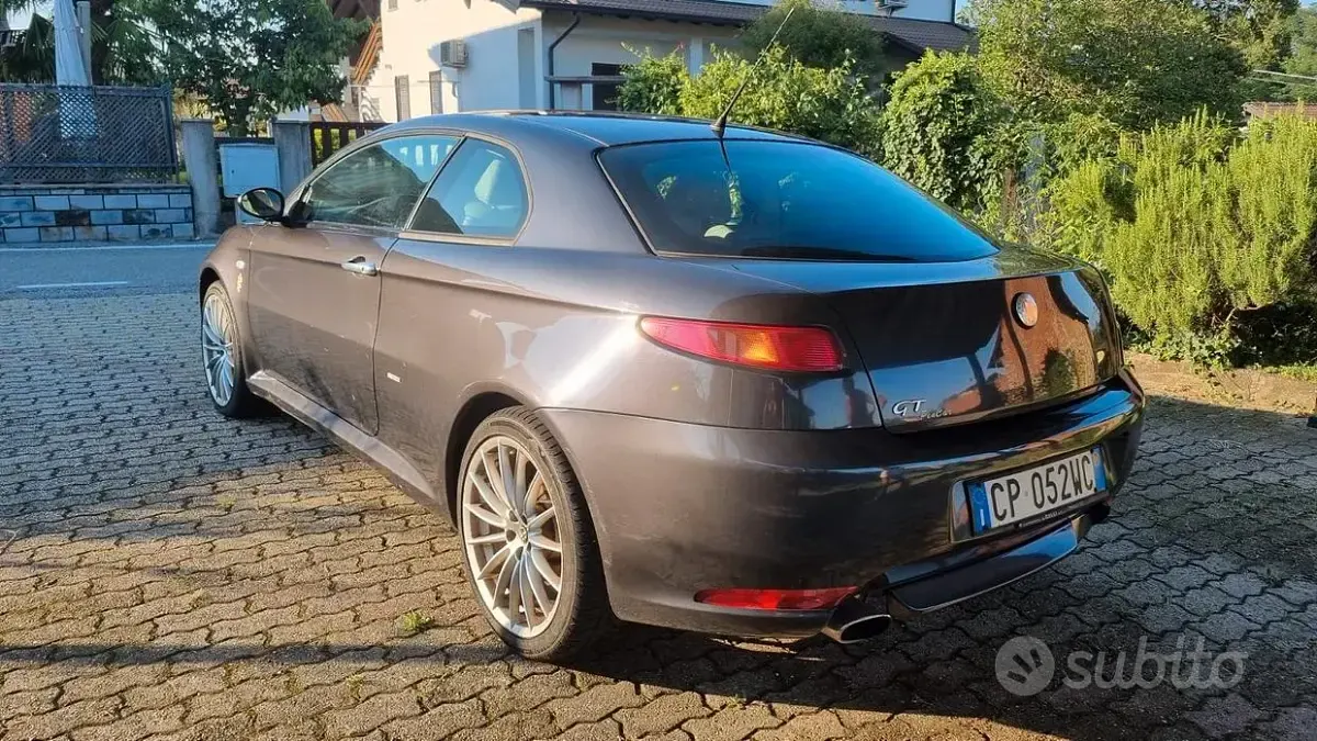 Usata Alfa Romeo GT Distinctive 150 CV (110 kW) 2004 Nero Coupé