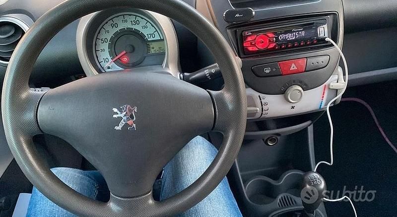 Usata Peugeot 107 68 CV (50 kW) 2007 Bianco Utilitaria