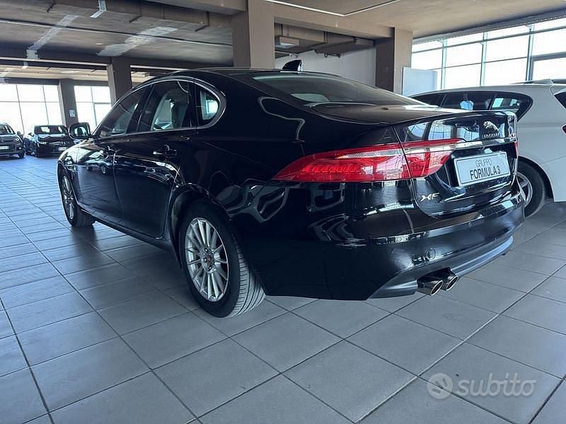 Usata Jaguar XF Prestige 180 CV (132 kW) 2018 Nero Berlina